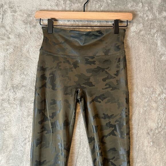 Spanx Faux Leather Green‎ Camo Leggings Size Small - Picture 4 of 7